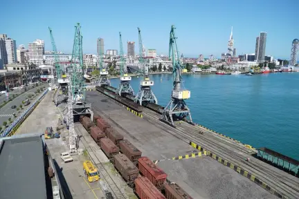 Перевалка грузов через причалы Батумского морского порта превысила 6 млн тонн